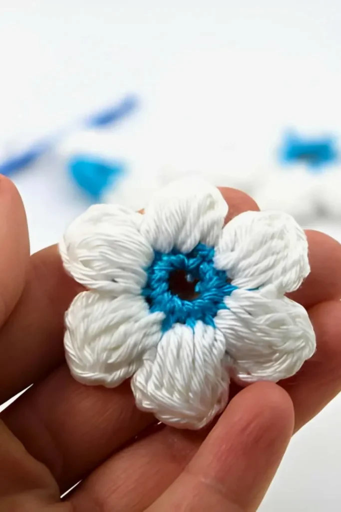 Easy crochet flower pattern